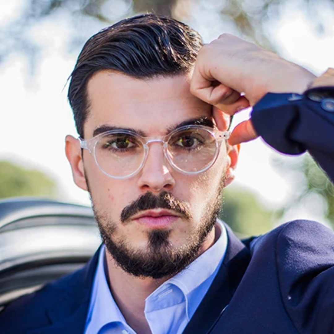 Essa é uma foto de armação de óculos, sendo um óculos exclusivo, a armacao óculos esta em oferta, aproveite esse óculos leitura para deixar seu visual mais estiloso. Essa é uma armação de oculos masculino e também armação de oculos de grau feminino, é considerado umas das armação de óculos de grau masculino mais vendidos.