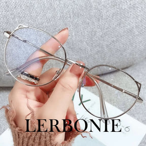 Essa é uma foto de armação de óculos, sendo um óculos exclusivo, a armacao óculos esta em oferta, aproveite esse óculos leitura para deixar seu visual mais estiloso. Essa é uma armação de oculos masculino e também armação de oculos de grau feminino, é considerado umas das armação de óculos de grau masculino mais vendidos.
