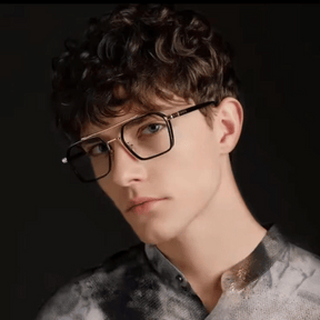 Essa é uma foto de armação de óculos, sendo um óculos exclusivo, a armacao óculos esta em oferta, aproveite esse óculos leitura para deixar seu visual mais estiloso. Essa é uma armação de oculos masculino e também armação de oculos de grau feminino, é considerado umas das armação de óculos de grau masculino mais vendidos.
