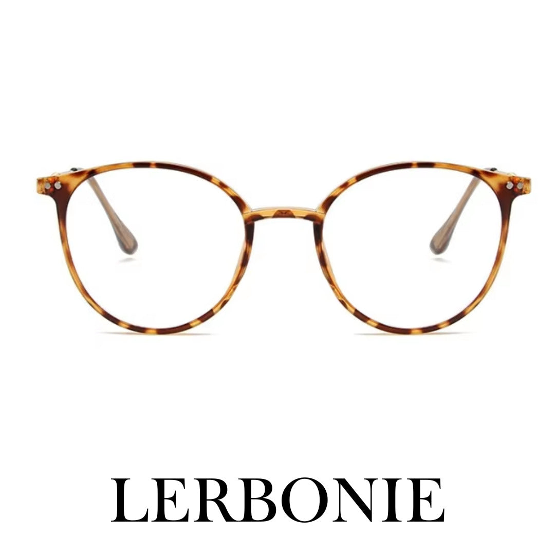 Essa é uma foto de armação de óculos, sendo um óculos exclusivo, a armacao óculos esta em oferta, aproveite esse óculos leitura para deixar seu visual mais estiloso. Essa é uma armação de oculos masculino e também armação de oculos de grau feminino, é considerado umas das armação de óculos de grau masculino mais vendidos.
