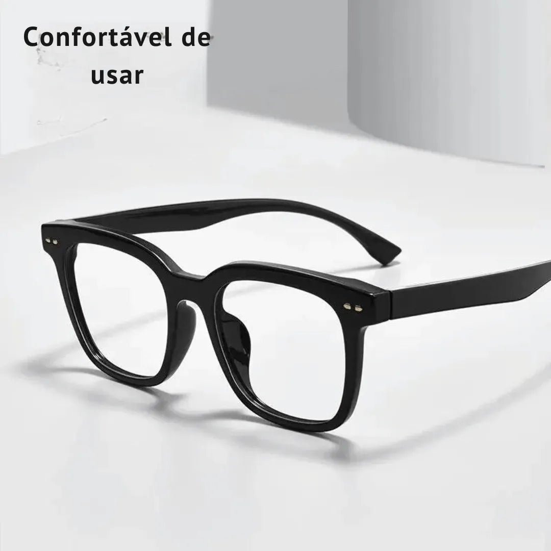 Essa é uma foto de uma pessoa usando armação de óculos, sendo um óculos exclusivo, a armacao óculos esta em oferta, aproveite esse óculos leitura para deixar seu visual mais estiloso. Essa é uma armação de oculos masculino e também armação de oculos de grau feminino, é considerado umas das armação de óculos de grau masculino mais vendidos.