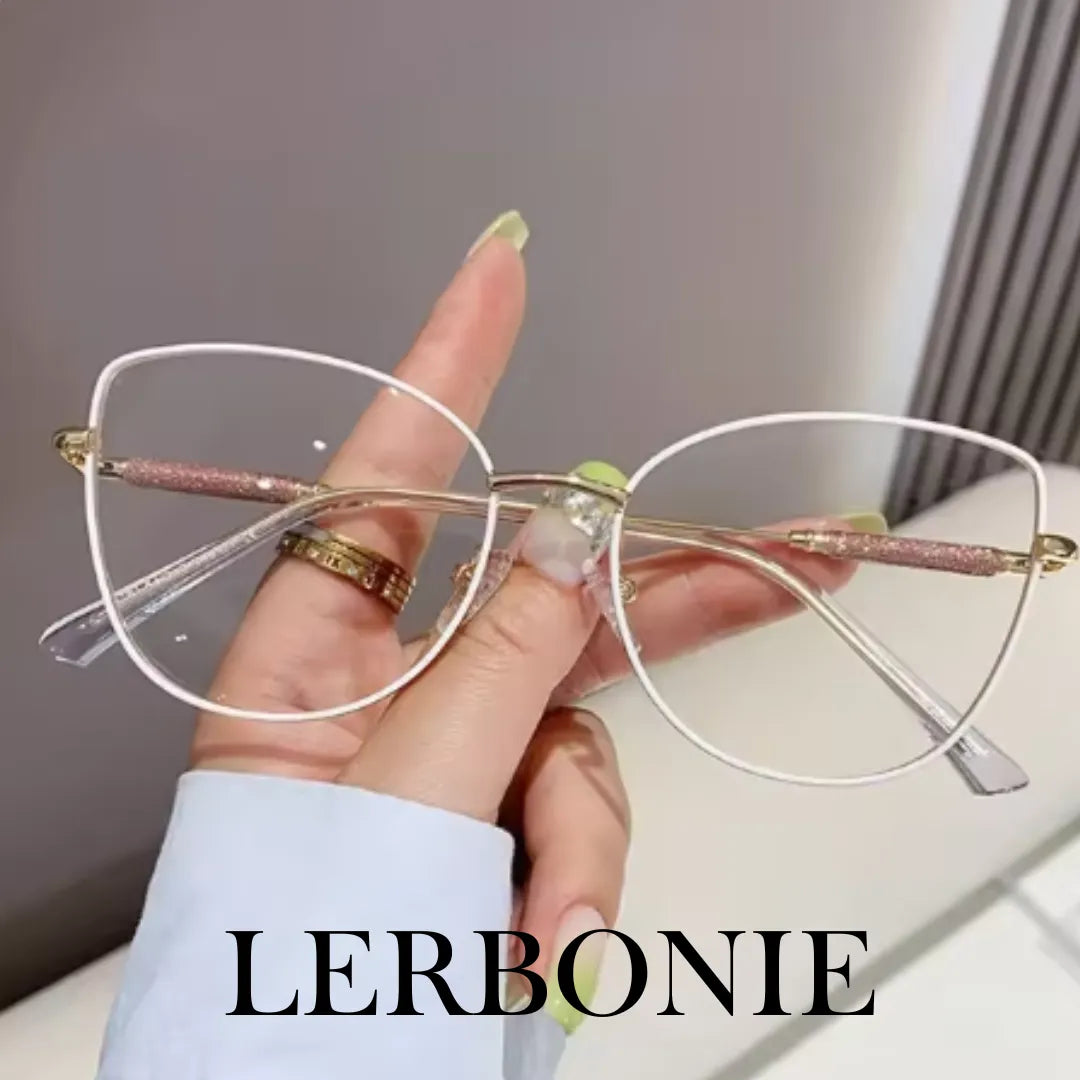 Essa é uma foto de armação de óculos, sendo um óculos exclusivo, a armacao óculos esta em oferta, aproveite esse óculos leitura para deixar seu visual mais estiloso. Essa é uma armação de oculos masculino e também armação de oculos de grau feminino, é considerado umas das armação de óculos de grau masculino mais vendidos.
