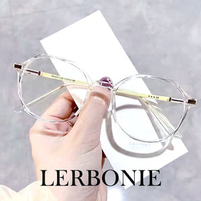 Essa é uma foto de armação de óculos, sendo um óculos exclusivo, a armacao óculos esta em oferta, aproveite esse óculos leitura para deixar seu visual mais estiloso. Essa é uma armação de oculos masculino e também armação de oculos de grau feminino, é considerado umas das armação de óculos de grau masculino mais vendidos.