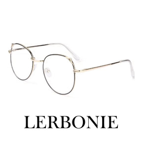 Essa é uma foto de armação de óculos, sendo um óculos exclusivo, a armacao óculos esta em oferta, aproveite esse óculos leitura para deixar seu visual mais estiloso. Essa é uma armação de oculos masculino e também armação de oculos de grau feminino, é considerado umas das armação de óculos de grau masculino mais vendidos.
