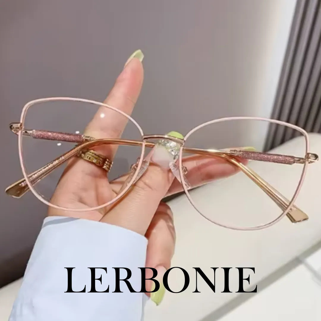 Essa é uma foto de armação de óculos, sendo um óculos exclusivo, a armacao óculos esta em oferta, aproveite esse óculos leitura para deixar seu visual mais estiloso. Essa é uma armação de oculos masculino e também armação de oculos de grau feminino, é considerado umas das armação de óculos de grau masculino mais vendidos.
