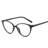 Essa é uma foto de uma pessoa usando armação de óculos, sendo um óculos exclusivo, a armacao óculos esta em oferta, aproveite esse óculos leitura para deixar seu visual mais estiloso.