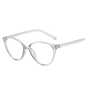 Essa é uma foto de uma pessoa usando armação de óculos, sendo um óculos exclusivo, a armacao óculos esta em oferta, aproveite esse óculos leitura para deixar seu visual mais estiloso.