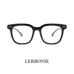 Essa é uma foto de uma pessoa usando armação de óculos, sendo um óculos exclusivo, a armacao óculos esta em oferta, aproveite esse óculos leitura para deixar seu visual mais estiloso. Essa é uma armação de oculos masculino e também armação de oculos de grau feminino, é considerado umas das armação de óculos de grau masculino mais vendidos.